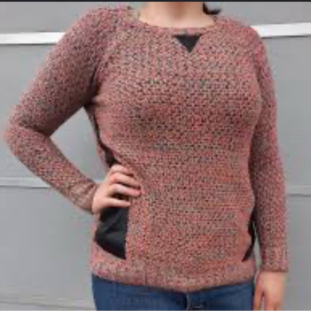Xhilaration Women's Pink and Black Textured Crew Neck Sweater